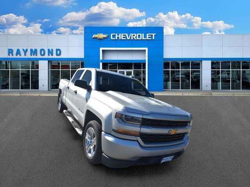 Used 2018 Chevrolet Silverado 1500 CustomImage 9