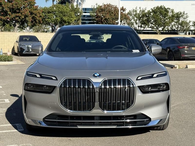 Used 2025 BMW i7 eDrive50Image 3