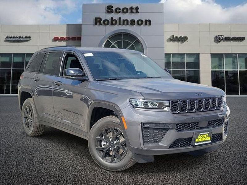 New 2026 Jeep Grand Cherokee Laredo