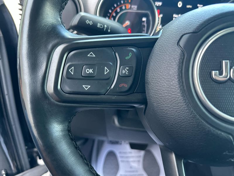 2021 Jeep Gladiator Willys photo 21