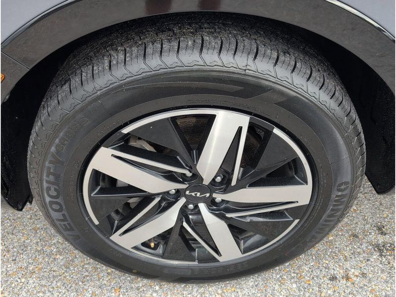 Used 2023 Kia Sorento SImage 9