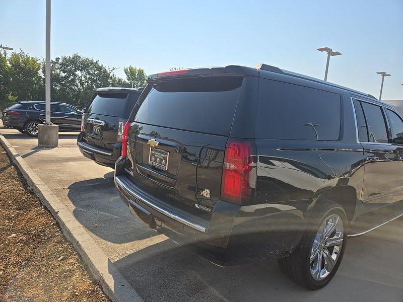 2017 Chevrolet Suburban Premier photo 3