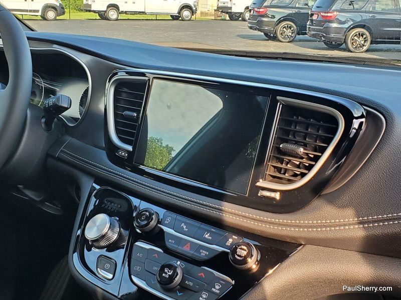New 2026 Chrysler Pacifica SelectImage 20