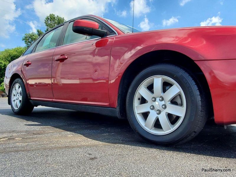 Used 2007 Ford Five Hundred SELImage 8