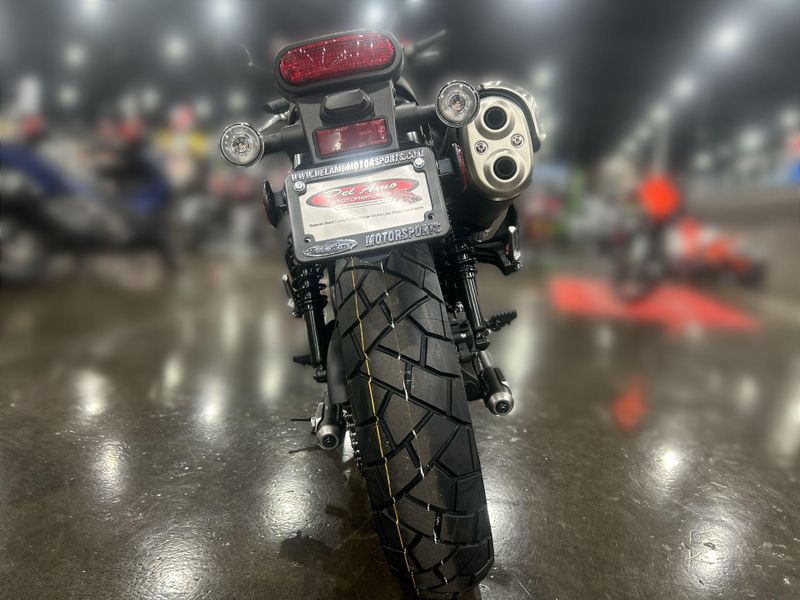 New 2025 Honda SCL500 Image 15