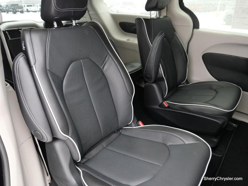 2022 Chrysler Pacifica Hybrid LimitedImage 37