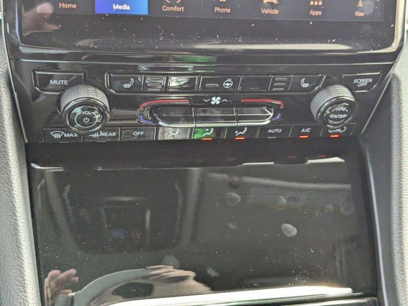 New 2024 Jeep Grand Cherokee L Limited 4x2Image 35