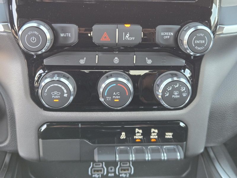 New 2026 RAM 1500 Big Horn Crew Cab 4x2 5'7' Box