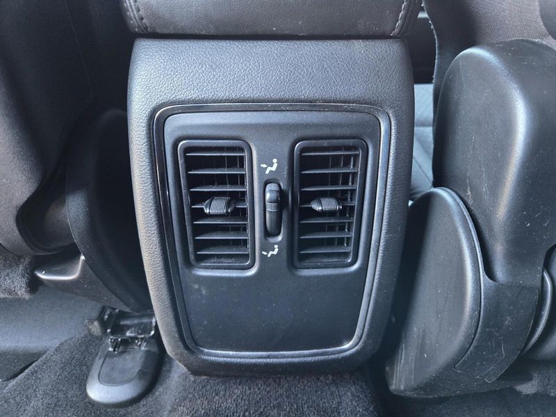 Used 2021 Jeep Grand Cherokee Laredo E 4x2