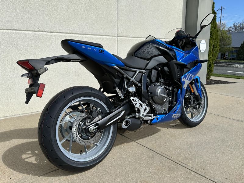 2025 Suzuki GSX8RImage 3