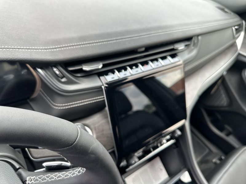 New 2025 Jeep Grand Cherokee L Limited 4x4Image 25