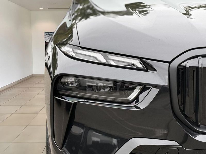 2026 BMW X7 xDrive40iImage 12