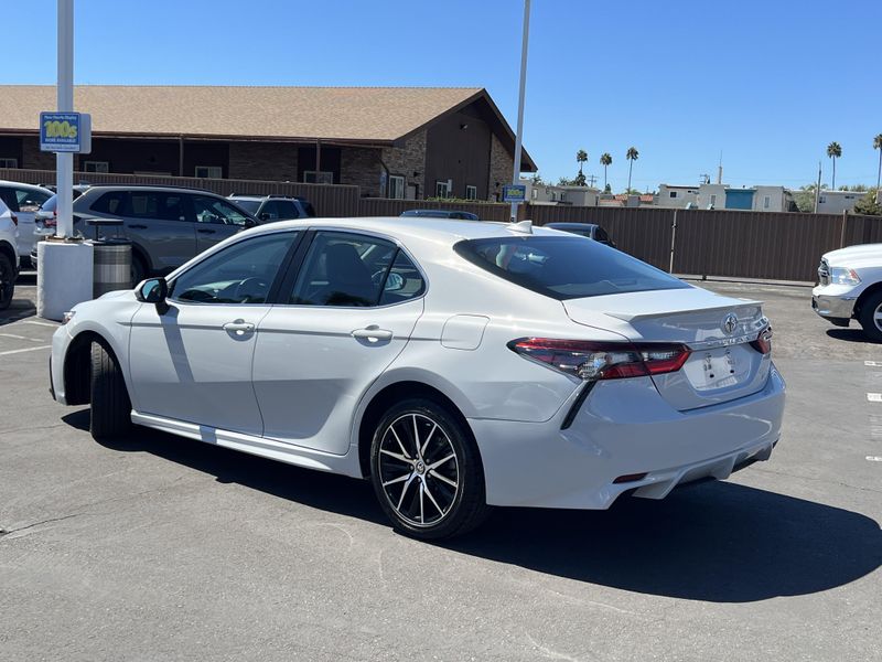 Used 2022 Toyota Camry SEImage 3