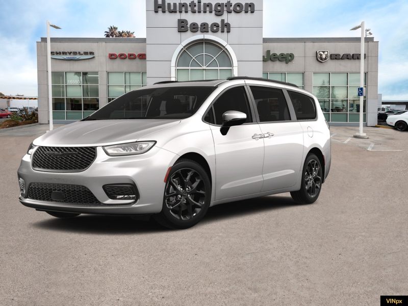 2023 Chrysler Pacifica Limited AWDImage 13