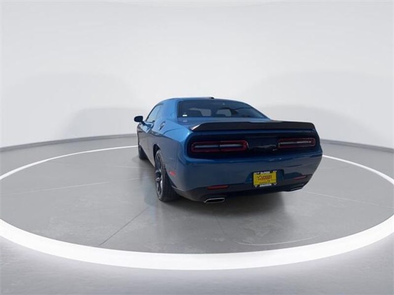2022 Dodge Challenger SXTImage 7