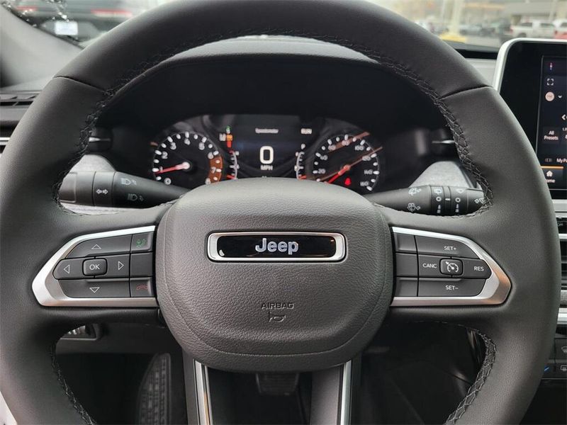 2025 Jeep Compass Latitude 4x4Image 17