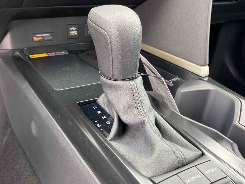 2025 Toyota Camry LEImage 18