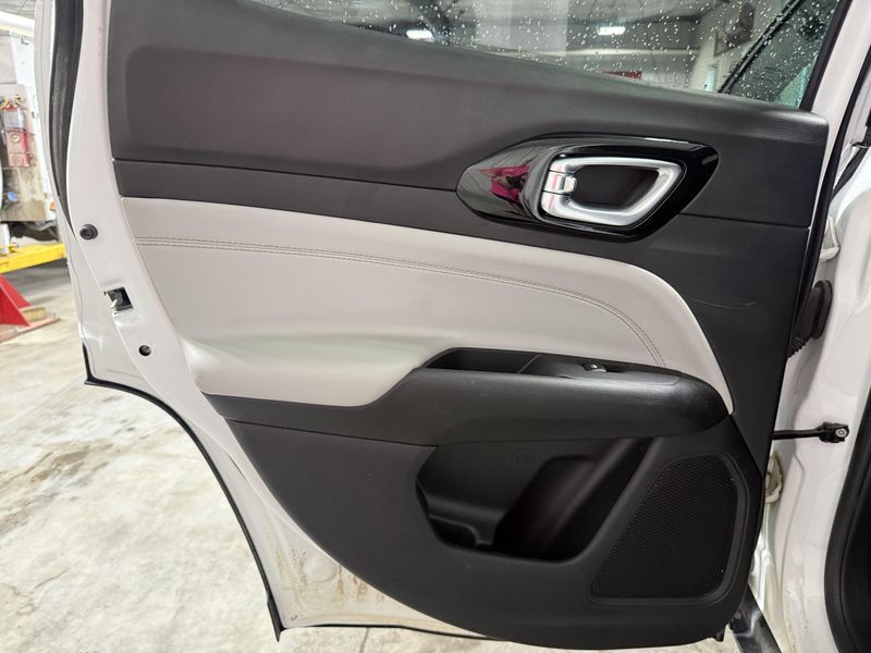 Used 2025 Jeep Compass LimitedImage 17