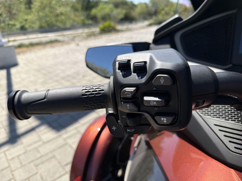 New 2026 Can-Am SPYDER RT SEA-TO-SKY (SE6) Image 22