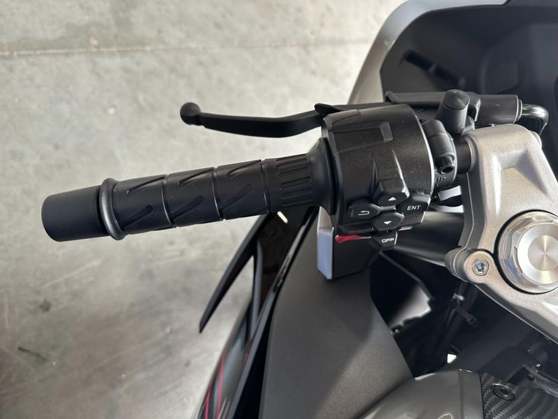 New 2025 CFMOTO 300SS Image 21