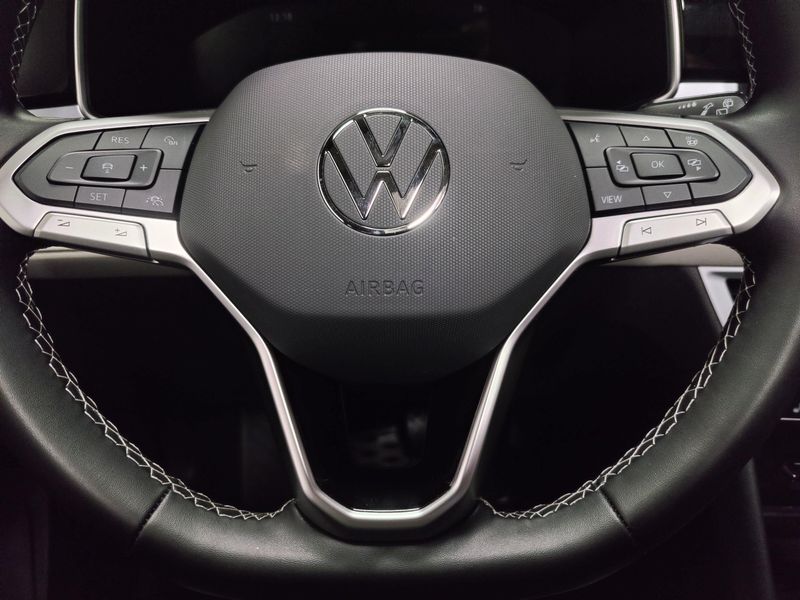 Used 2025 Volkswagen Taos SE AWD w/SunroofImage 28