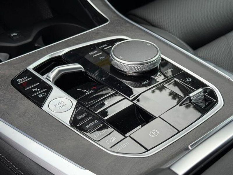 New 2026 BMW X5 xDrive50eImage 23