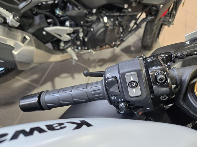 Used 2025 Kawasaki Ninja ZX4RR ABS Image 11