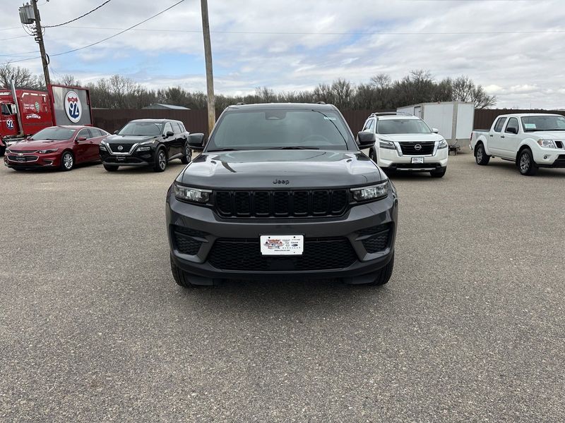 2024 Jeep Grand Cherokee Altitude 4x4Image 3