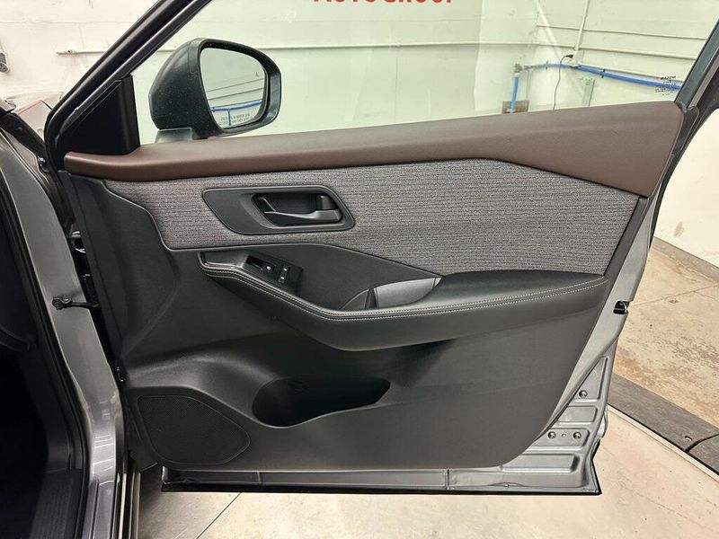 2022 Nissan Rogue SImage 25