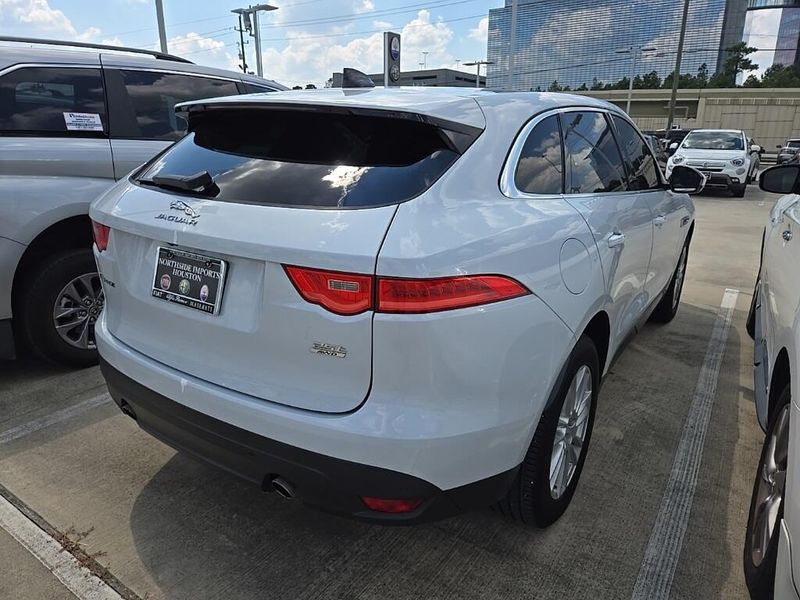 Used 2020 Jaguar F-PACE 25t PrestigeImage 3