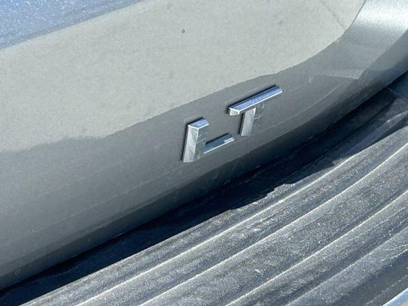 Used 2024 Chevrolet Suburban LTImage 4