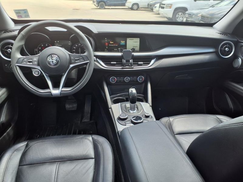 2018 Alfa Romeo Stelvio TiImage 4