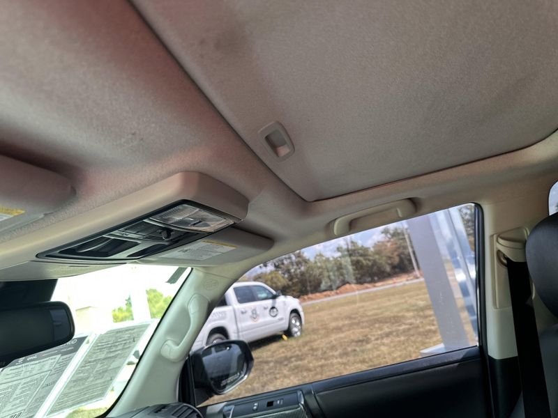 2020 Toyota 4Runner SR5 Premium photo 31