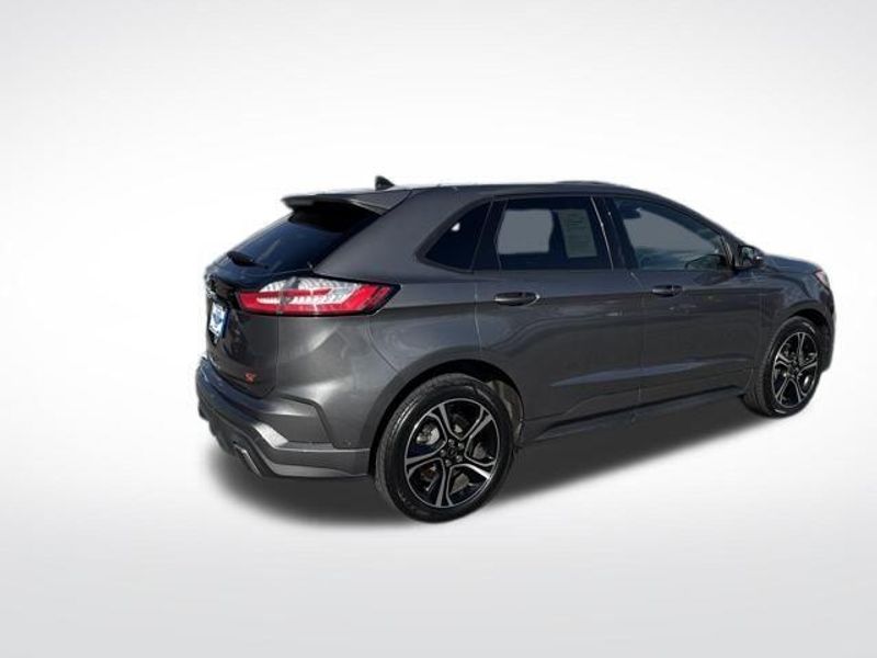 2022 Ford Edge ST photo 4