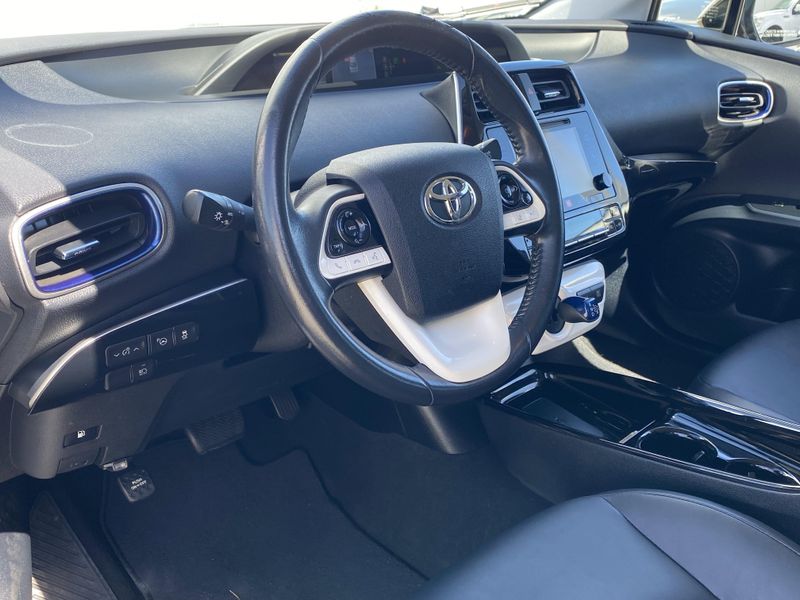 2017 Toyota Prius Image 16