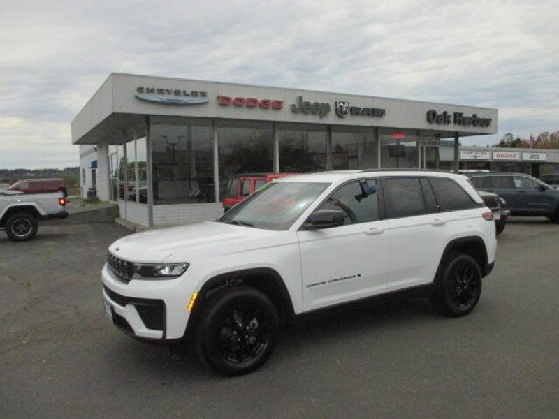 New 2026 Jeep Grand Cherokee Laredo Altitude 4x4Image 1