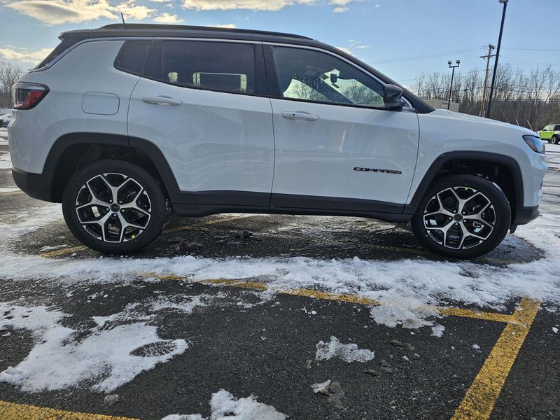 New 2026 Jeep Compass Limited 4x4Image 4