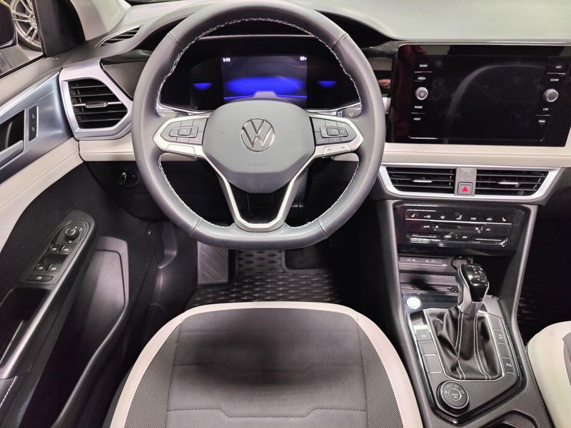 Used 2025 Volkswagen Taos SE AWD w/SunroofImage 18