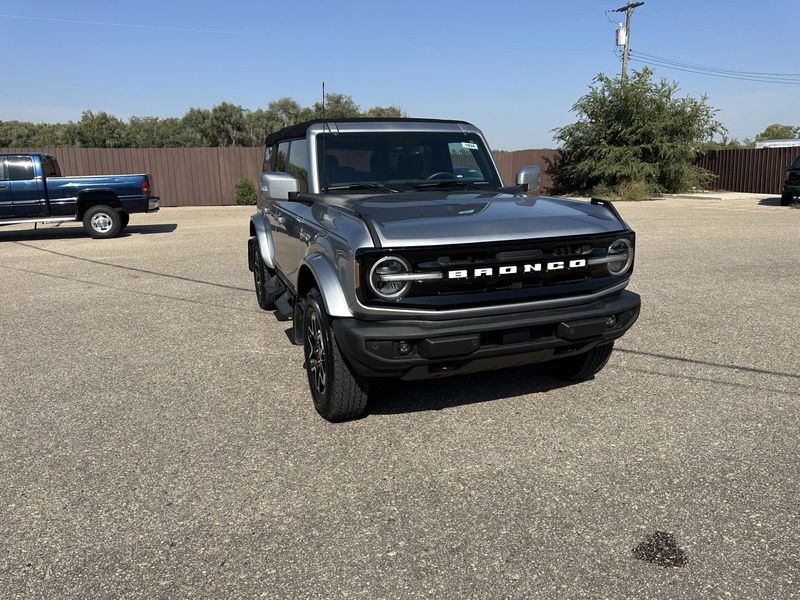 2022 Ford Bronco Outer BanksImage 2