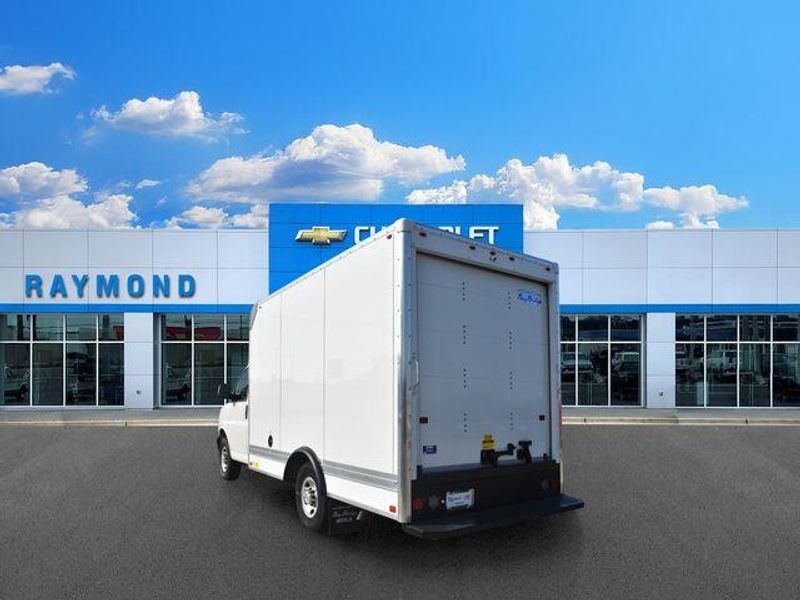New 2026 Chevrolet Express 3500 Work VanImage 6