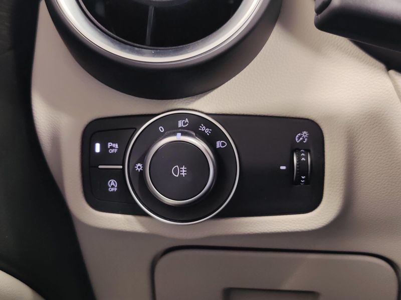Used 2020 Alfa Romeo Stelvio Ti AWD w/Sunroof & NavImage 30