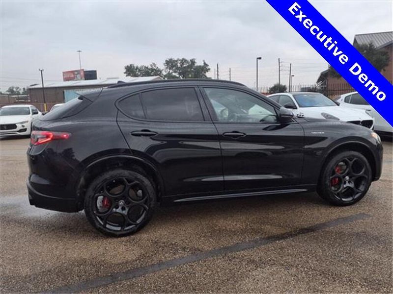 New 2025 Alfa Romeo Stelvio VeloceImage 5