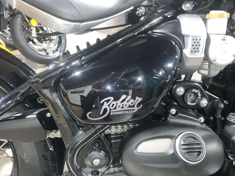 New 2025 Triumph BONNEVILLE BOBBER Image 13