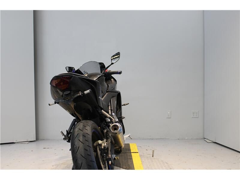 Used 2021 Yamaha YZFR3 Image 3