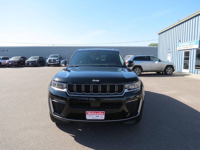 New 2027 Jeep Grand Cherokee Limited 4x4Image 3