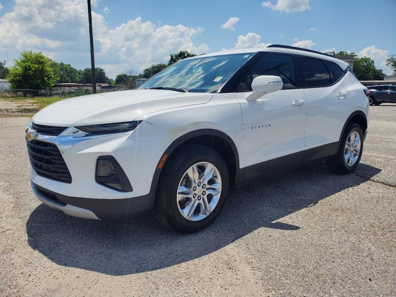 2020 Chevrolet Blazer LT in a Summit White exterior color and Jet Blackinterior. Johnson Dodge 601-693-6343 pixelmotiondemo.com 