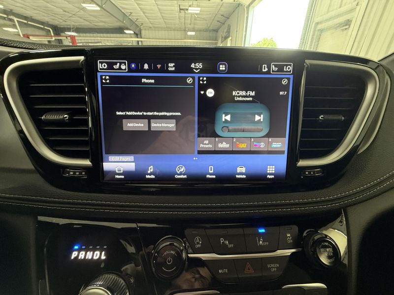 New 2027 Chrysler Pacifica SelectImage 23
