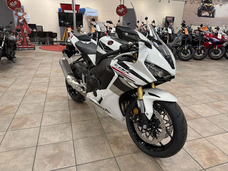 New 2026 Honda CBR1000RR Image 11