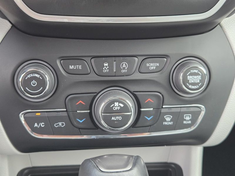 Used 2022 Jeep Cherokee Latitude Lux 4x4