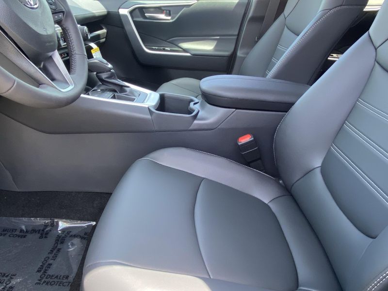 2025 Toyota RAV4 XLE PremiumImage 14